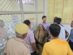 मुख्य विकास अधिकारी, कौशाम्बी ने संयुक्त जिला चिकित्सालय का  किया आकस्मिक निरीक्षण